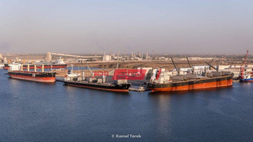 بالرغم من سوء الأحوال الجوية ميناء دمياط يعمل بمعدلاته الطبيعية