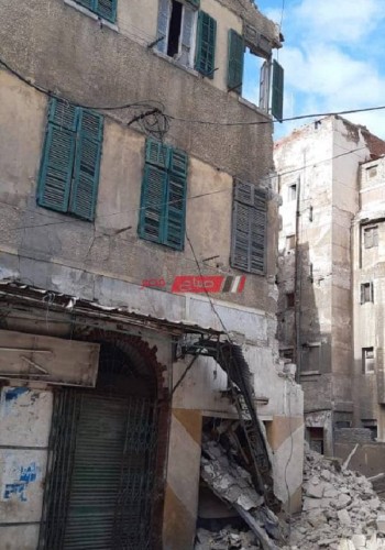 انهيار أجزاء من عقار مأهول بالسكان بسبب الطقس السيئ في الإسكندرية