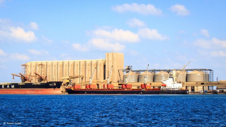 قطاران يغادران ميناء دمياط بحمولة 2504 طن قمح إلى صوامع شبرا