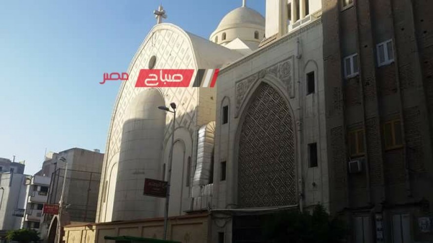 الكنائس بدمياط تحتفل بأحد السعف وسط انتشار باعة السعف والجريد الأخضر