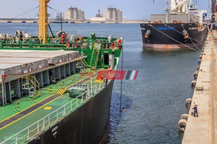 تداول 27 سفينة عبر ميناء دمياط والاستعداد لتصدير شحنة من الميثانول