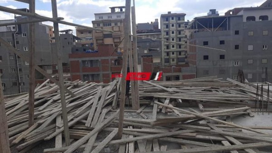 إزالة أعمال بناء طابق رابع مخالف على مساحه 220 متر بدمياط