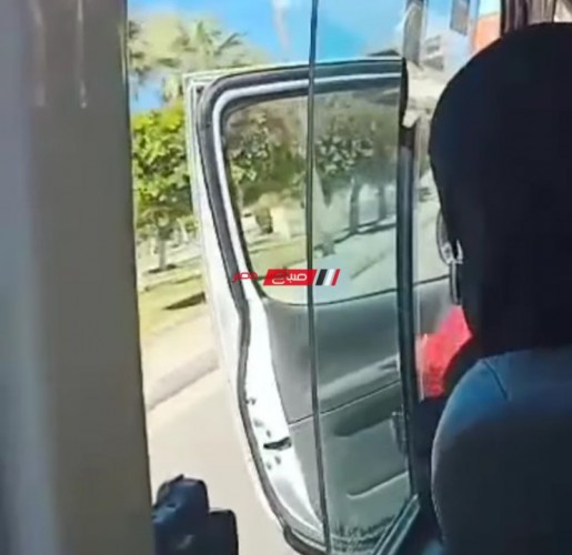 ضبط سائق سيارة ميكروباص تركها تسير بمفردها على طريق دمياط الجديدة