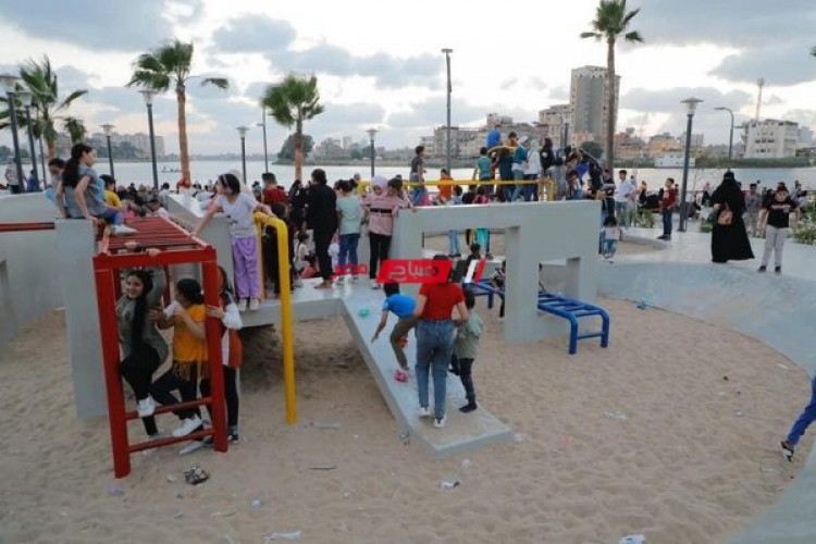 استمرار اقبال المواطنين لليوم الثالث على التوالي من اجازة العيد على حديقة بنت الشاطئ في دمياط