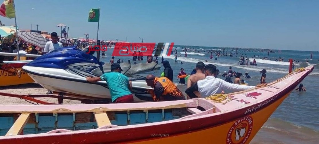 مع الاقبال الكبير .. انقاذ 64 شخص من الغرق وعودة 197 طفل تاءه بشواطئ رأس البر