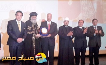 تكريم عدد من الشخصيات بجامعة الاسكندرية بمناسبة احتفالها الماسي