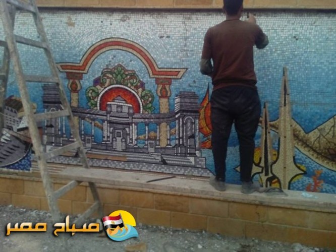 بالصور البدء فى تزيين جدران الشوارع بحي وسط بجداريات الفسيفساء بالاسكندرية