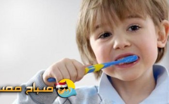 تعرفي على أسباب تأكل أسنان طفلك وكيفية علاجها