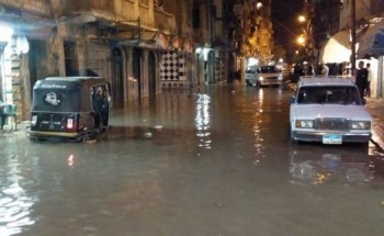بالصور.. غرق شوارع غيط العنب بسبب كسر ماسورة مياه بالاسكندرية