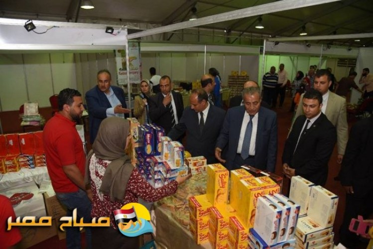 محافظ الاسكندرية ووزير التموين يتفقدان منفذ بيع سلع غذائية بحي الجمرك