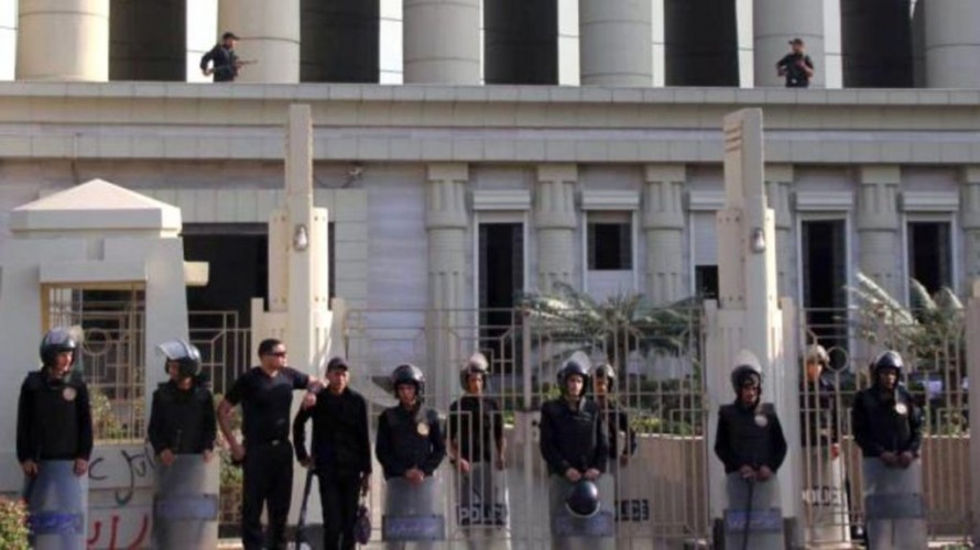 الحكم بالإعدام على 6 متهمين لقتلهم ضابط امن بطريق الكريمات