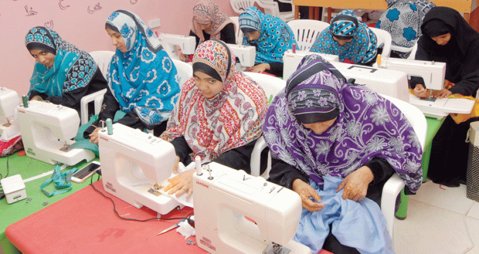 الوادي الجديد تنفذ دورات خياطة لتوفير فرص عمل للفتيات