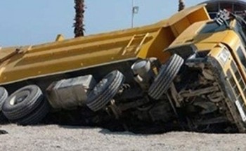 سيارة نقل ” مقطورة ” تدهس سائق في حادث سير مروع على طريق دمياط – بورسعيد