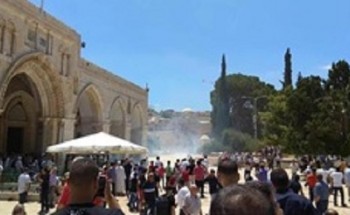 اقتحام قوات الاحتلال للمسجد الاقصى وإطلاق الرصاص واصابة العشرات