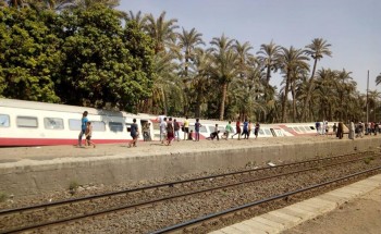 بالصور: خروج 3 عربات من قطار 986 عن القضبان بحوش محطة المرازيق بالجيزة