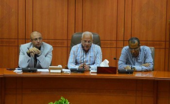 “محافظ بورسعيد “يناقش الاستعدادات النهائية للمبادرة الرئاسية للقضاء علي فيرس c