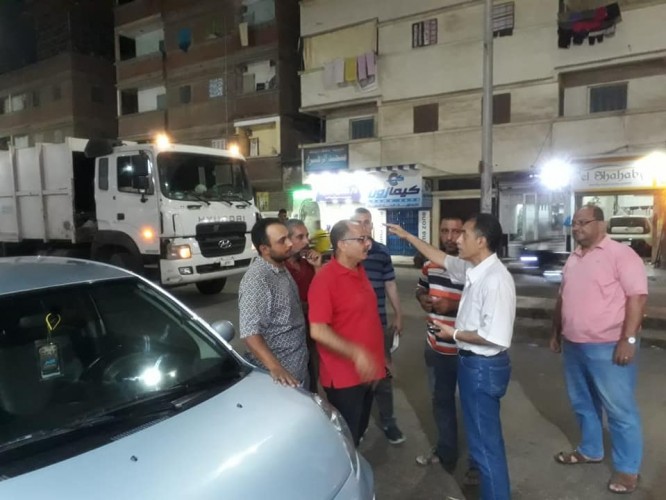 رئيس مركز ومدينة دمياط يتابع حملات النظافة الليلية بشوارع المحافظة