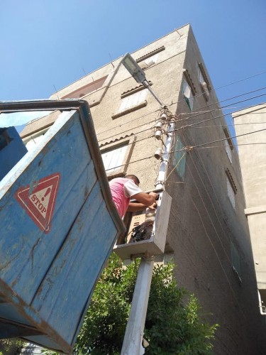 متابعة أعمال رفع كفاءة الإنارة العامة بشوارع مدينة عزبة البرج بدمياط