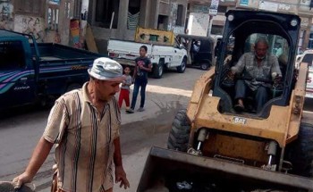 الوحدة المحلية لمدينة ميت أبو غالب ..تقوم بتنفيذ حملة نظافة وتجريف رمال بمنطقة مدخل المدينة