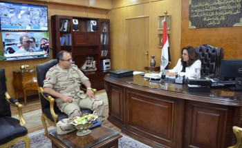 مدير المستشفى العسكري يقدم التهنئة لمحافظ دمياط لتوليها مهام عملها الجديد