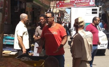 شن حملة مكبرة لازالة اشغالات الطريق العام في عزبة البرج بدمياط