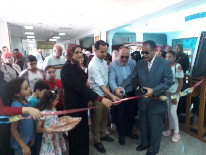 افتتاح معرض مكتبة مصر العامة بدمياط للاشغال اليدوية بمشاركة مجلس الأمناء