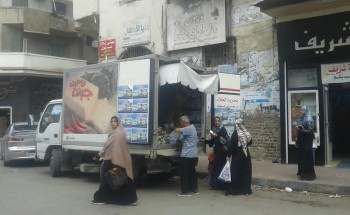 ضبط سيارة “ربع نقل مغلقة” تبيع سلع غذائية بشارع التحرير بدون ترخيص بدمياط