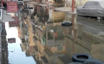 بالصور اهالي شارع البندر بدمياط تستغيث “مياه الصرف غرقت بيوتنا و الشوارع “