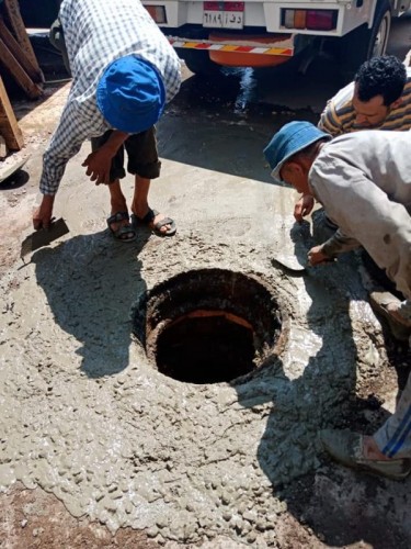 رئيس محلية دمنهور يستجيب لطلب مواطن بازالة أثار الحفر الناتج من الصرف الصحى