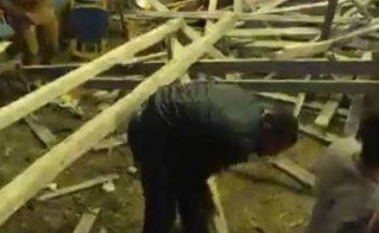 بالفيديو  “عبد السلام”  يتعرض لموقف محرج و انهيار المسرح بفرقتة