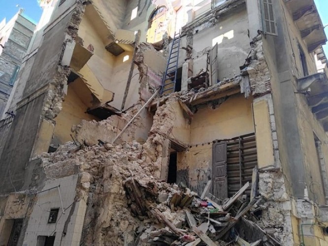 إزالة 4 عقارات آيلة للسقوط بحي وسط فى الإسكندرية