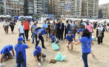 ٣٠٠ شاب متطوع يشاركون اليوم في تنظيف شاطئ السرايا العام بالإسكندرية