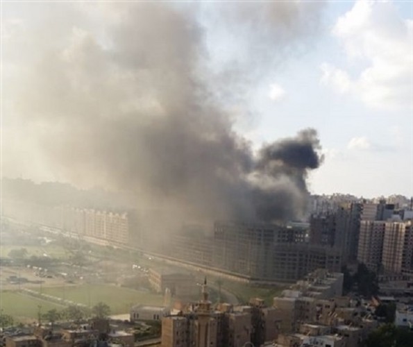 بالصور نشوب حريق فى أرض فضاء بجوار نادي سموحة بالإسكندرية