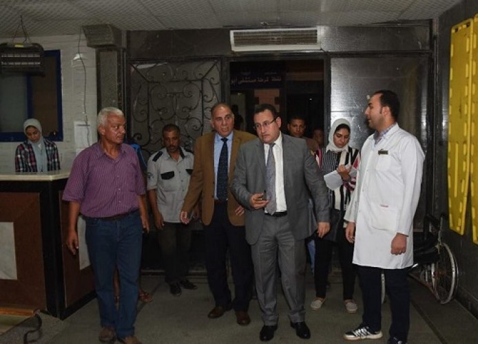 صرف شهر مكافأة للعاملين بمستشفى أبو قير العام بقرار من محافظ الإسكندرية