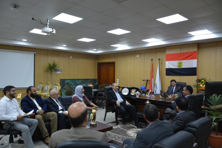 رئيس جامعة دمياط يعقد اجتماع مع مساعدي المستشار الثقافى الليبى لدعم الطلاب الوافدين