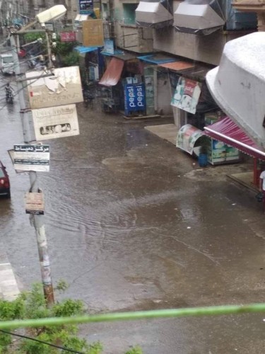 سقوط أمطار غزيرة على مدن وقرى محافظة دمياط وتوقف حركة الصيد