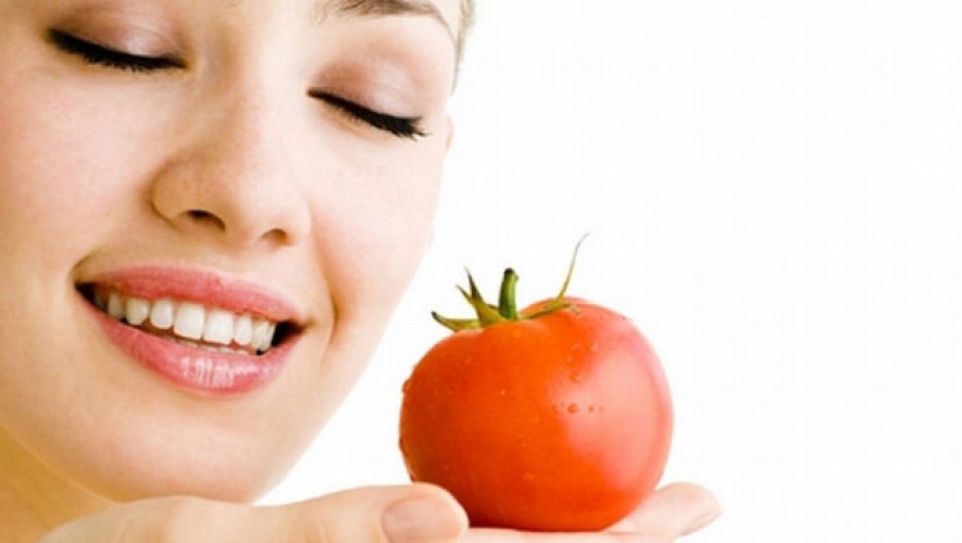 فوائد الطماطم لمعالجة البشرة الدهنية