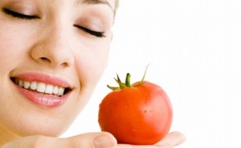 فوائد الطماطم لمعالجة البشرة الدهنية