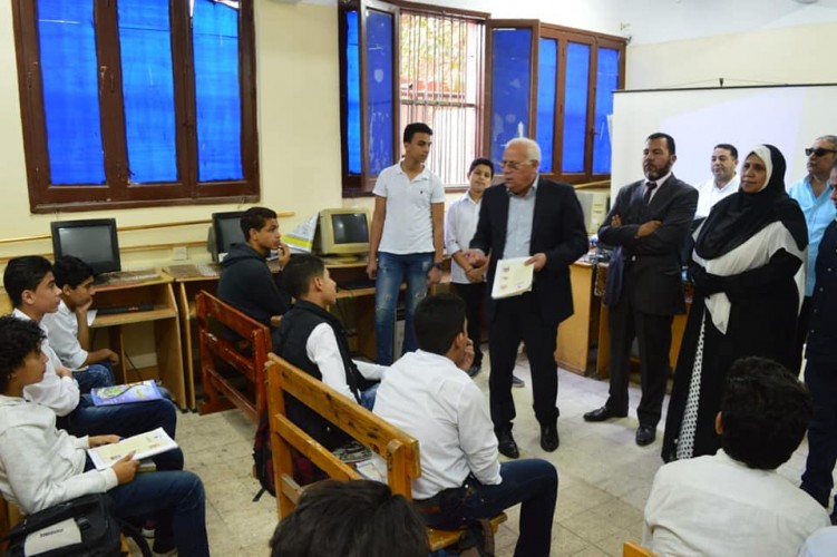 “محافظ بورسعيد” يواصل جولاتة التفقدية علي المدارس