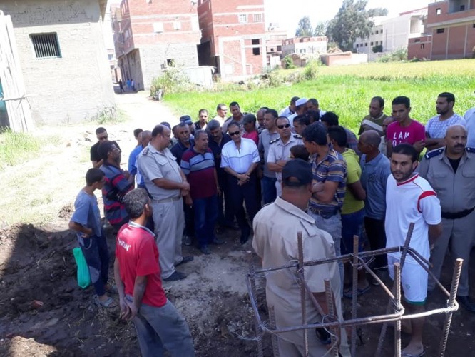 رئيس مركز ومدينة دمياط يقود حملة لازالة حالات التعدي علي الارض الزراعية بقرية عزب النهضة