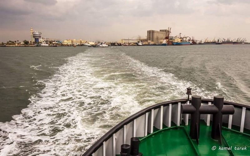 انتظام حركة الملاحة البحرية بميناء دمياط و 104 سيارة نقل تغادر بالرغم من الطقس السيئ