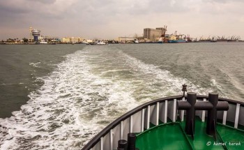انتظام حركة الملاحة البحرية بميناء دمياط و 104 سيارة نقل تغادر بالرغم من الطقس السيئ