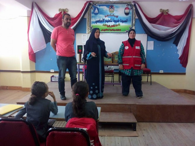 فريق برنامج صحة وسلامة يدرب 92 طالب بمدرسة السيدة خديجة بدمياط