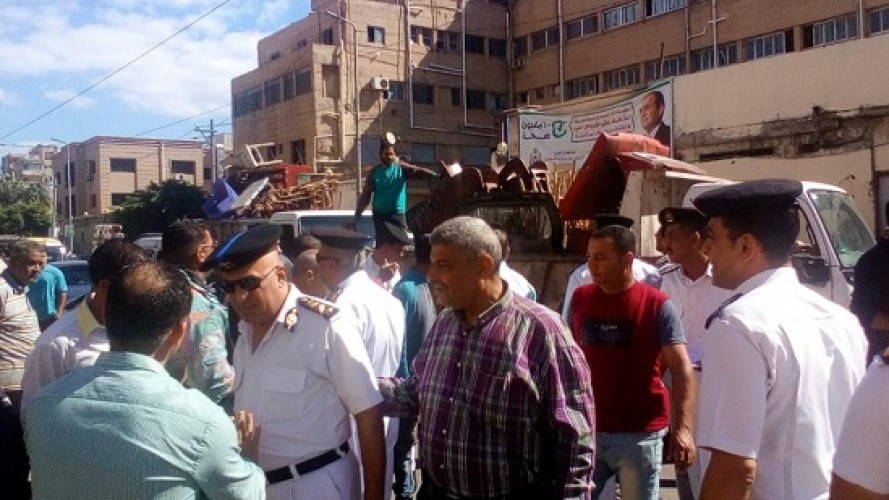 بالصور حملات إزالة تعديات واشغالات مكبرة بحي الجمرك بالإسكندرية