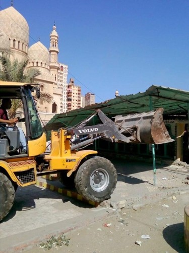 بالصور إزالة تعديات على أملاك الدولة بنطاق حي الجمرك بالإسكندرية