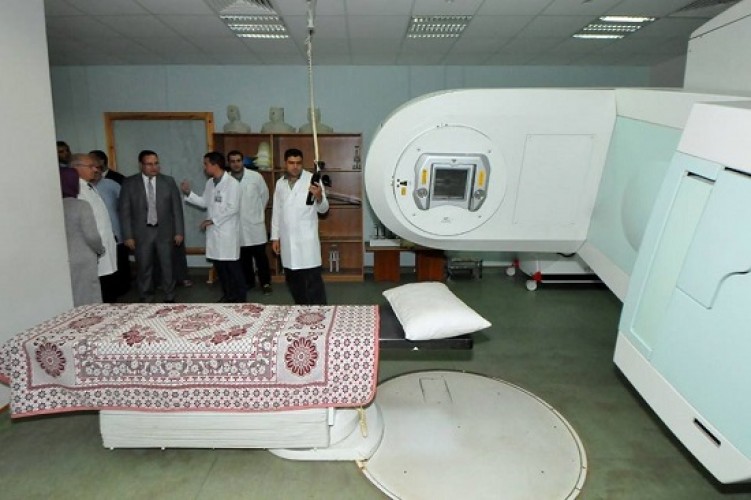 بالصور.. محافظ الإسكندرية يتفقد مركز ومستشفي أيادى المستقبل لعلاج الأورام بالمجان لغير القادرين