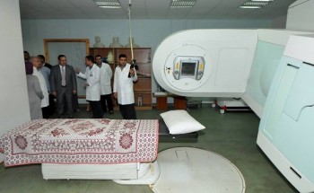 بالصور.. محافظ الإسكندرية يتفقد مركز ومستشفي أيادى المستقبل لعلاج الأورام بالمجان لغير القادرين