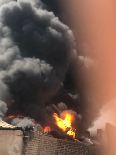 تفاصيل نشوب حريق هائل فى مصنع زيت بطريق الإسكندرية الصحراوي