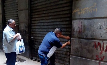 بالصور تشميع وغلق محلات غير مرخصة بحى الجمرك فى الإسكندرية