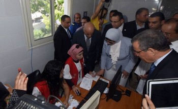 بالصور محافظ الإسكندرية ووزيرة الصحة يتفقدان نقطة المسح الخاص بالقضاء على فيروس سى بمستشفى الحميات
